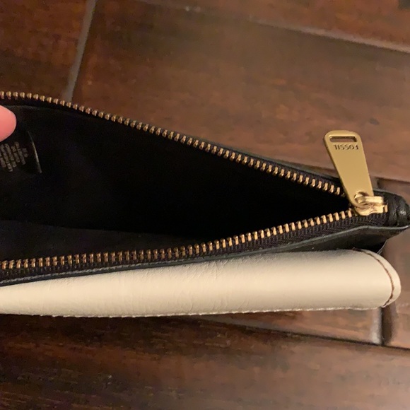 Fossil Black, White and Tan Leather Wallet EUC - Picture 8 of 10